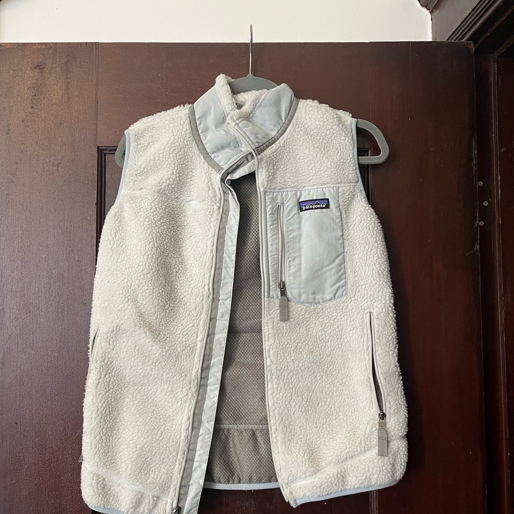 Patagonia Off-White Fleece Vest with Zipper Pockets